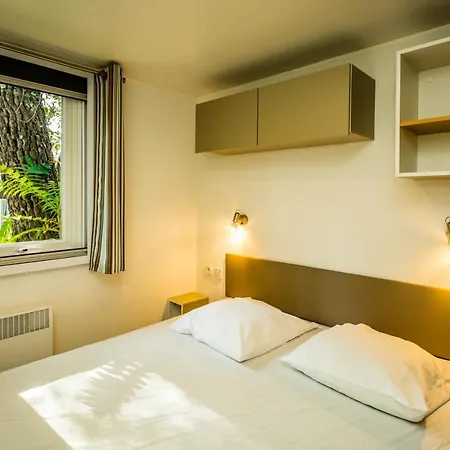Camping La Sousta**** Remoulins Esterno foto